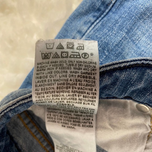 Levi's Woman's Low Boot Cut 545 Regular Wash Jeans Sz 6 - Picture 9 of 9